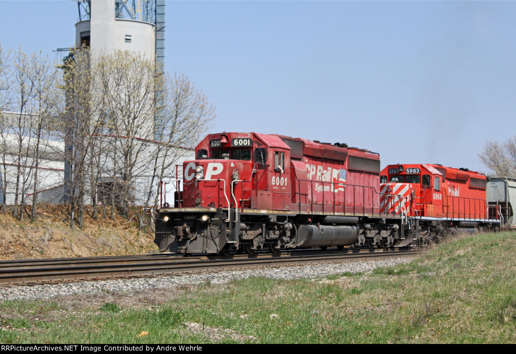 CP 6001 and 5963 approaching Boeck Road